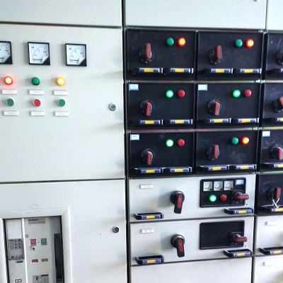 供應成套抽出式開關柜工業防護MNS柜低壓電力電能配電動力柜批發
