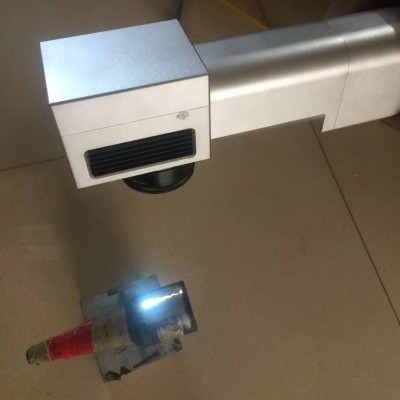 便攜式手持激光清洗除銹機金屬激光除銹除漆除油除膠設備生產廠家