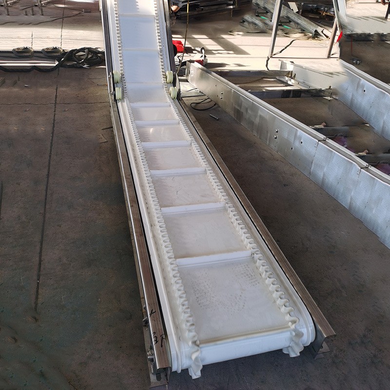 皮帶爬坡輸送機上料斗式提升機小型傳送機流水線顆粒機物流分揀機